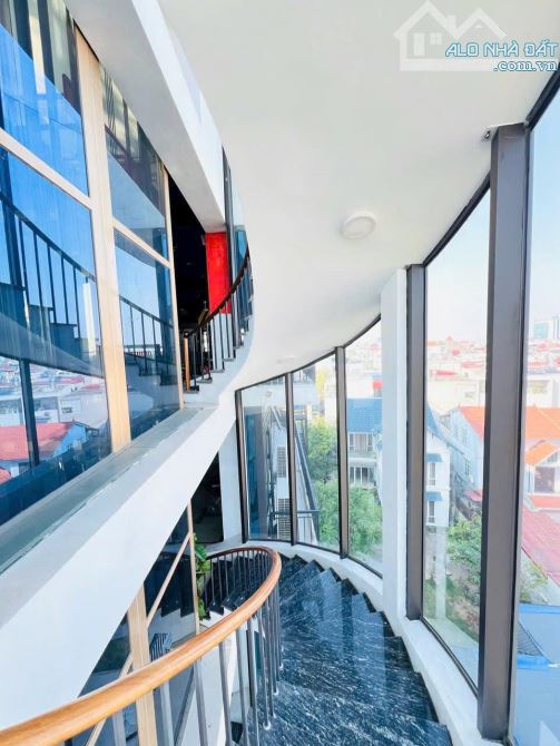 Bán toà nhà hàm cá mập mặt đường Ngô Gia Tự, Hải An DT: 1000m MT: 17m Giá: 120 tỷ - 2