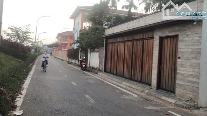 BÁN BIỆT THỰ MẶT PHỐ NGỌC THỤY LONG BIÊN 75 TỶ DT800M2 MT 18M 4 TẦNG LÔ GÓC Ô TÔ TRÁNH KIN - 2