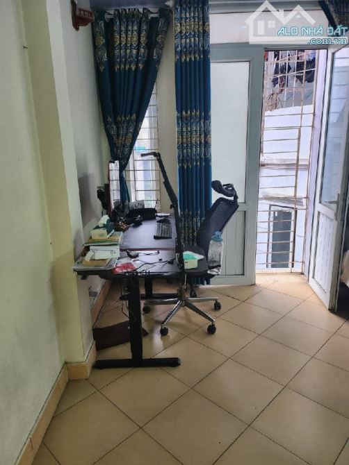 Bán nhà ở luôn Nam Dư Hoàng Mai. Sổ A4 30m, 5 tầng 4 ngủ, MT4m Giá 3.4 tỷ - 3