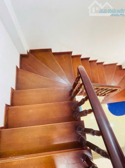 TRUNG TÂM CẦU GIẤY - NHÀ ĐẸP LONG LANH – TẶNG FULL NỘI THẤT – 35M2, 5 TẦNG, GIÁ TỐT - 3