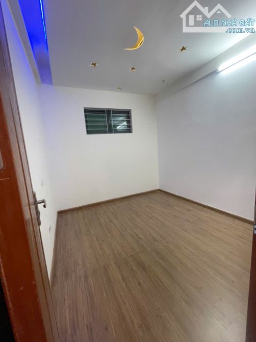 Bán CT 12 Nguyễn Xiển. Sổ đỏ, 70 m2. Giá chuẩn,thật 3.08 tỷ và còn nhà. Full nội thất. đẹp - 3