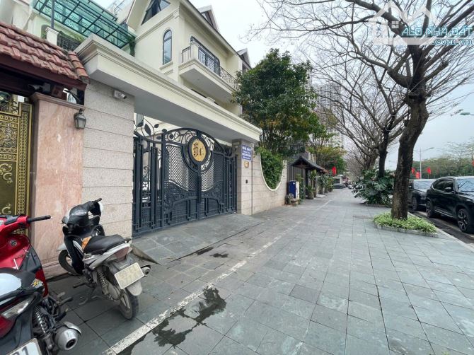 Cho thuê LK KĐT Thành Phố Giao Lưu - Phạm Văn Đồng 120m2 5 tầng 1 tum 1 hầm. Thông sàn. - 3