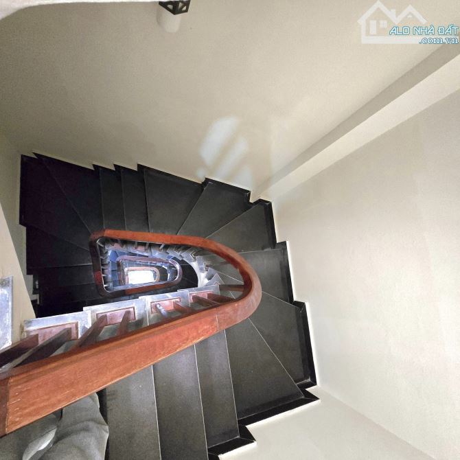 Bán nhà đệp ở ngay Ô tô tránh Phạm Văn Đồng Bắc Từ Liêm. DT31m 5 tầng 4 ngủ MT5m Giá 9 tỷ - 4