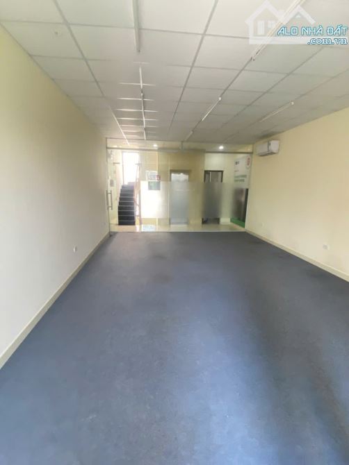Cho thuê nhà mặt phố Nguyễn Khang 70m2 x6T giá 35tr/th - 4