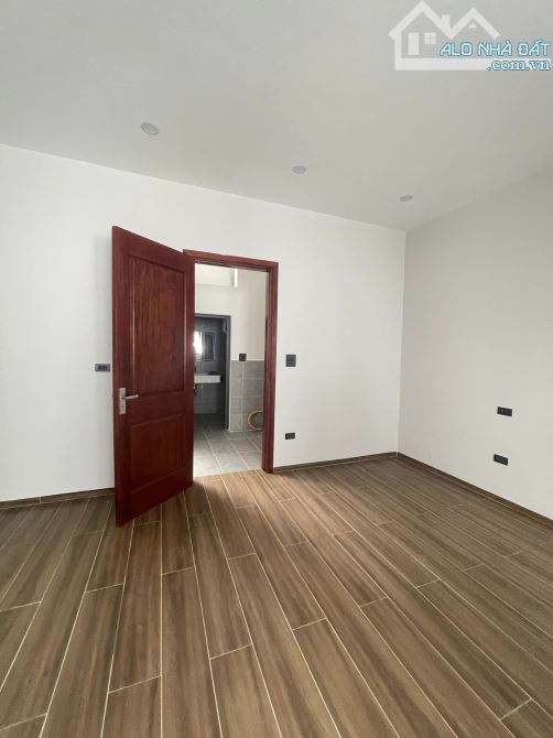 Bán nhà đẹp ở ngay Văn Cao Ba Đình. DT41m 3 tầng, MT5m3 Giá 6.7 tỷ - 6