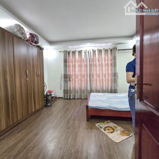 Bán nhà đệp ở ngay Ô tô tránh Phạm Văn Đồng Bắc Từ Liêm. DT31m 5 tầng 4 ngủ MT5m Giá 9 tỷ - 6