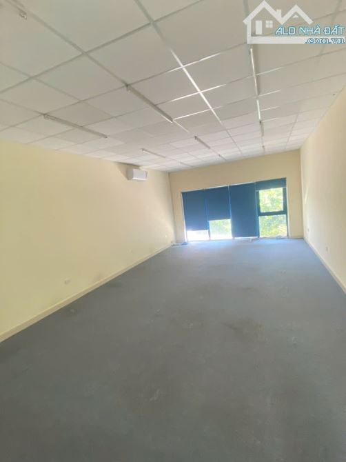 Cho thuê nhà mặt phố Nguyễn Khang 70m2 x6T giá 35tr/th - 7