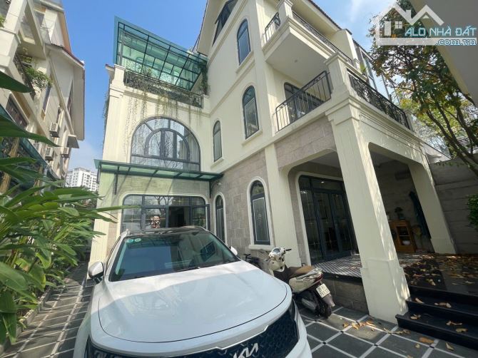 Cho thuê LK KĐT Thành Phố Giao Lưu - Phạm Văn Đồng 120m2 5 tầng 1 tum 1 hầm. Thông sàn. - 8