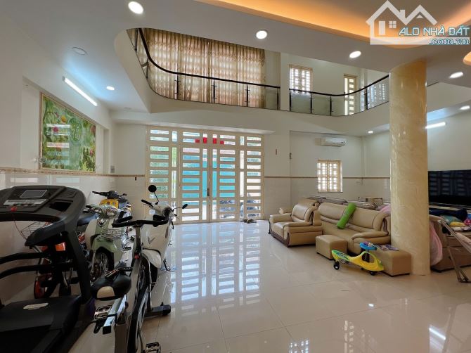 Bán nhà 2 mặt tiền đường Huỳnh Văn Bánh Q.Phú Nhuận - 7x17m 5 tầng HĐT 70tr giá 23.7 tỷ.
