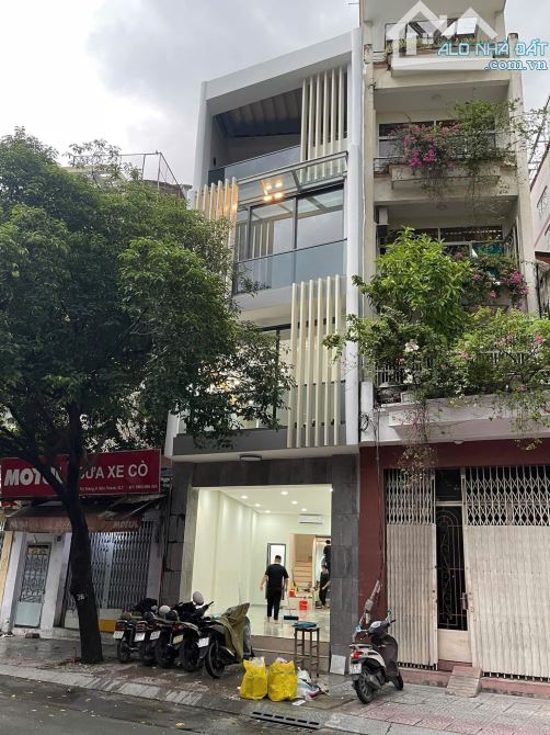 Bán nhà MT đường Lê Thị Riêng Q.1 - 4x16m - 4 tầng - HĐT 60tr/tháng giá chỉ 33 tỷl.