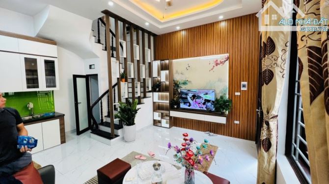 TÂY TRÀ-DT 32M- 5 TẦNG - 5.15 TỶ- LÔ GÓC- KINH DOANH- GẦN Ô TÔ- VIEW HỒ