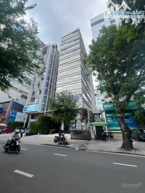 Bán building MT Cao Thắng Phường 5 Quận 3, DT:15 x 30m, HDT 500triệu/th, giá 180 tỷ