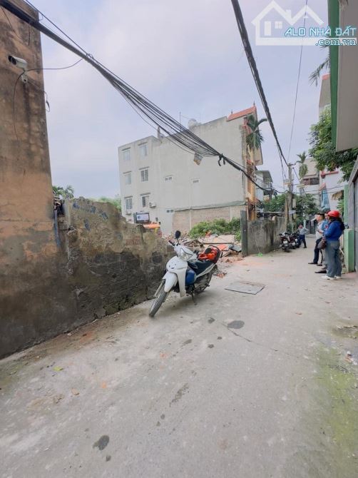 BÁN ĐẤT-HAI MẶT NGÕ TRƯỚC SAU - KINH DOANH - Ô TÔ DỪNG ĐỖ 7 CHỖ NGỦ TRONG NHÀ - GIÁ 2,7 - 1