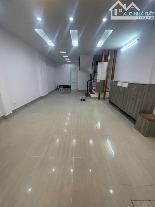 Bán Nhà Cầu Giấy DT 50M 5 Tầng Mặt Tiền Rộng Căn Góc Thoáng Sáng Ngõ Oto Tránh Chỉ 17 Tỷ - 1