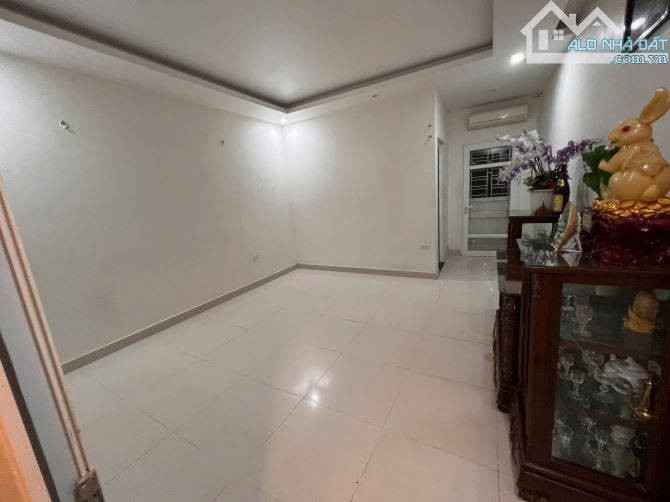 Cho thuê nhà mặt đường tuyến nhánh tại Quán Nam, 90M2, 4,5 TẦNG, 5 NGỦ FULL ĐỒ,15 TRIỆU - 1