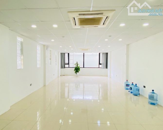 Cho thuê văn phòng mới toanh tại Nam Đồng - Đống Đa sàn 75m2 view cực thoáng giá siêu rẻ - 1