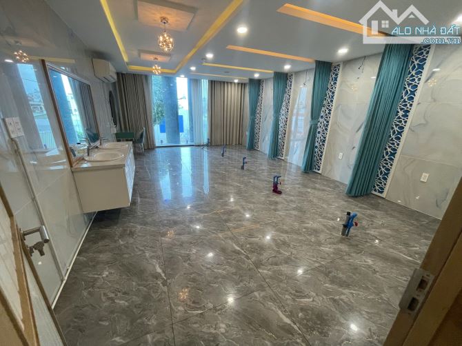 Cho thuê tòa nhà mặt tiền Quang Trung , Quận Gò Vấp - 8 Tầng ~1000m2 sàn - Giá: 80 Triệu - 20