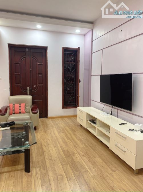 Bán nhà Nguyễn Chí Thanh, Ngõ thông bàn cờ, Ô tô tránh 63m2, MT4,5m, 5 tầng, 16,8 tỷ - 2