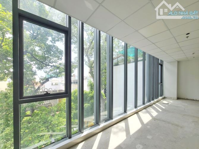 Siêu Phẩm! Mặt tiền Cao Thắng, Quận 3 - 200m2 chỉ 80 triệu/tháng - 2