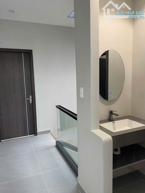 Bán nhà MT đường Lê Thị Riêng Q.1 - 4x16m - 4 tầng - HĐT 60tr/tháng giá chỉ 33 tỷl. - 3