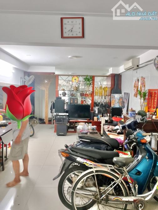 Thành Thái. Q10. 70m2. Ngang lớn. Nở hậu. 5 tầng có 12P vừa ở vừa có dòng tiền. Chỉ 16 tỷ - 3