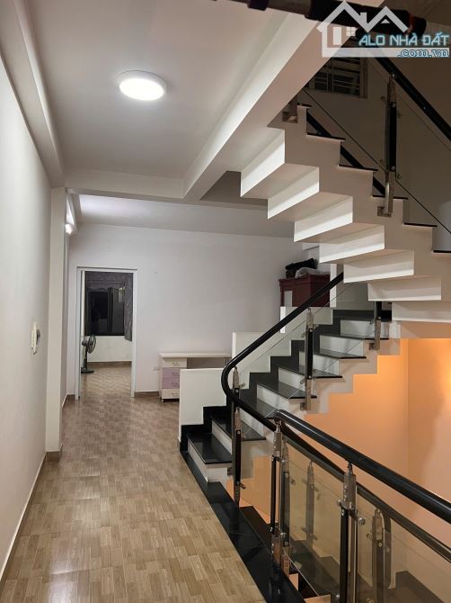 Cho thuê nhà mặt đường tuyến nhánh tại Quán Nam, 90M2, 4,5 TẦNG, 5 NGỦ FULL ĐỒ,15 TRIỆU - 3