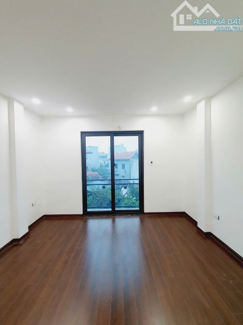 Siêu phẩm nhà 5T ở Yên Bệ, ô tô đỗ cửa, lô góc 2 thoáng, ngõ thông.DT:42M2, Giá: 5.15 tỷ - 4