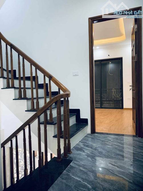 Nhà Sơn Đông 38M 5 Tầng, 5 phòng, ô tô đỗ gần nhỉnh 4 tỷ - 5