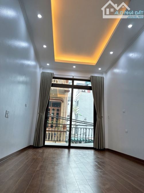 QUÁ HIẾM . BÁN GẤP NHÀ QUAN HOA, CẦU GIẤY, 40M2 - 5 TẦNG GIÁ HƠN 7TY - 5