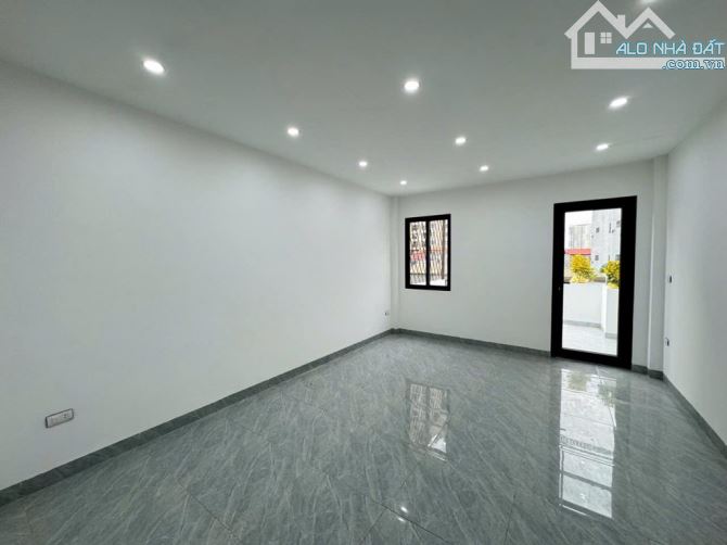 BÁN NHÀ ĐỊNH CÔNG. 52M X 6 TẦNG. THANG MÁY. Ô TÔ 5 TẠ QUA NHÀ. GIÁ 9 TỶ - 6