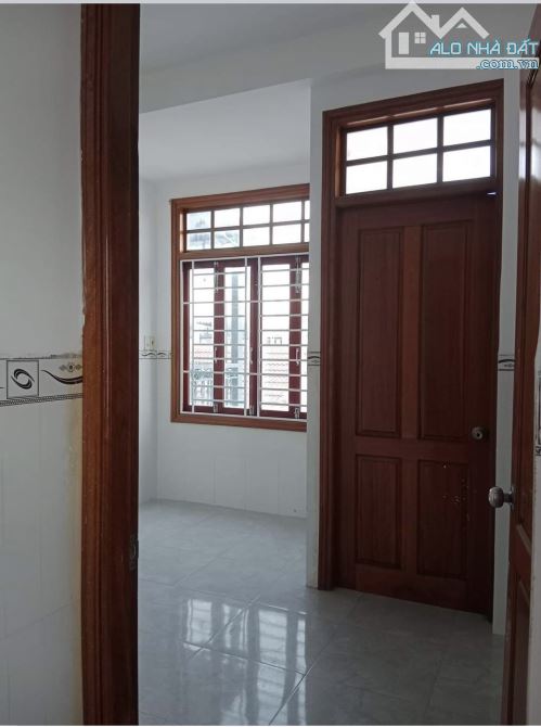 Hạ giá 250tr bán nhà 5 tầng hẻm 4,5m đường Lê Hồng Phong- Nha Trang