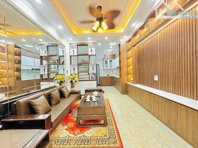 Kiếm đâu ra - Ngay Phố Nguyễn Trãi - 30m2 ra mặt phố - chỉ 5,3 tỷ