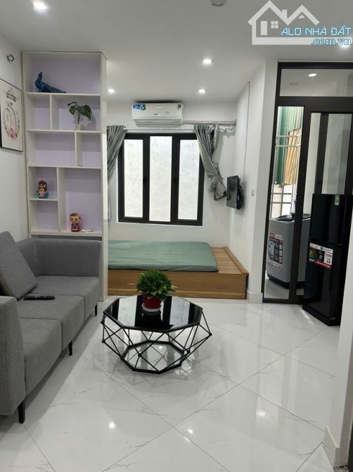 Bán nhà phố Nguyễn Trãi, 40m2, 5 tầng, 3 phòng ngủ, nội thất long lanh, chỉ 6,2 tỷ