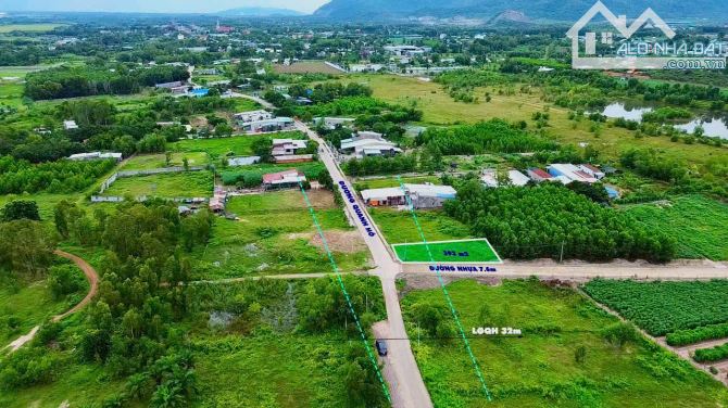 Bán lô đất 2mt view hồ giao thông thuận tiện