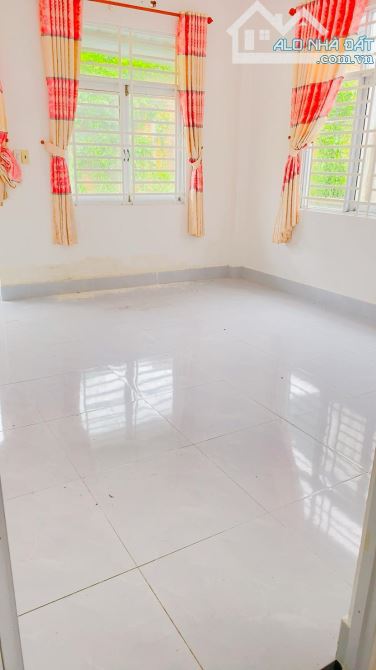 Cho thuê nhà ngang 510 m2 KDC 586 tiện văn phòng 15 triệu - 1