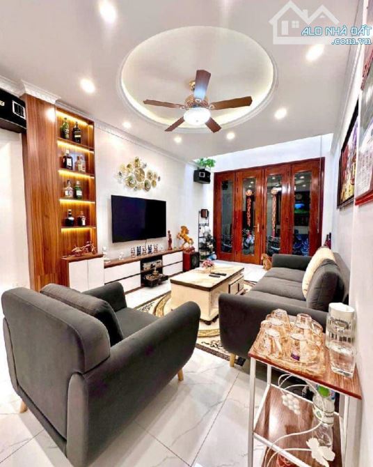 LÔ GÓC - QUANG TRUNG - HÀ ĐÔNG - 40M - 4T - PL - OTO GẦN - Ở SƯỚNG - CHỈ 7 TỶ. - 1