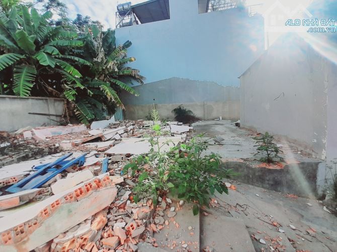 Bán đất tặng nhà c4, 340m2, ngang 11m nở hậu , p Bình An , chỉ nhỉnh 5 tỷ - 2
