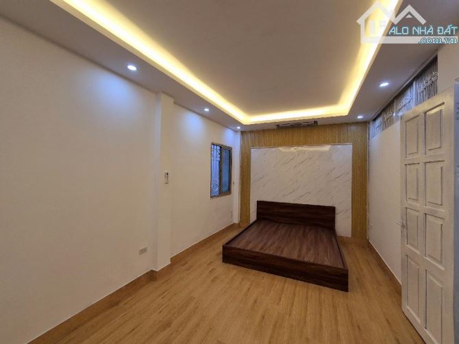 Bán nhà phố HÀO NAM, ĐỐNG ĐA . 36m2, 4 tầng, MT 3,5m, giá 5,1 tỷ . - 2