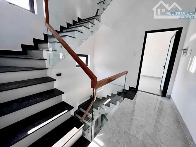 Giá 8,9 tỷ. Bán nhà 1T 2L mặt tiền Nguyễn Thành Phương, P. Thống Nhất. 127m - 2