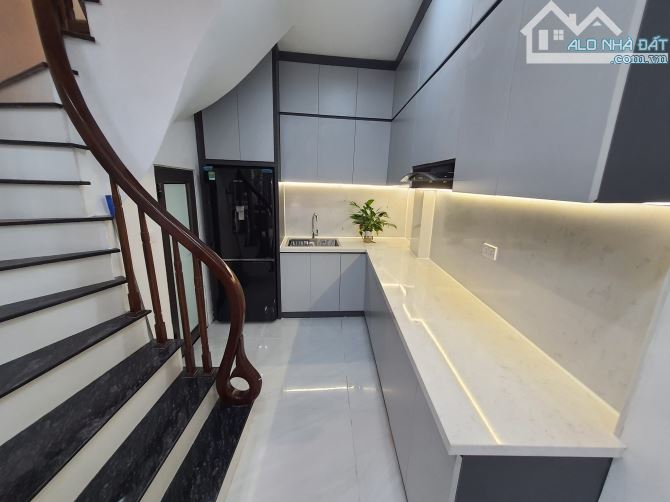 BÁN NHÀ NGÕ VĂN HƯƠNG, ĐỐNG ĐA - 4 TẦNG 42M² - Ô TÔ ĐỖ CỬA- TRƯỚC NHÀ CÓ SÂN CHƠI- 6.5 TỶ - 3