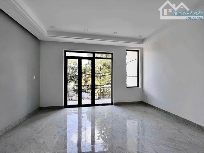 Giá 8,9 tỷ. Bán nhà 1T 2L mặt tiền Nguyễn Thành Phương, P. Thống Nhất. 127m - 3