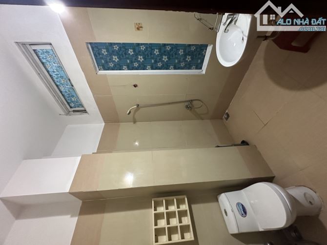 GIẢM GIÁ SỐC 600 TRIỆU CHO CĂN NHÀ 4 TẦNG ĐƯỜNG ĐÌNH PHONG PHÚ GIÁ 5.5 TỶ - 4