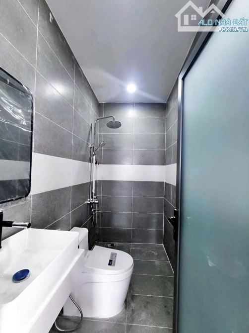 Giá 8,9 tỷ. Bán nhà 1T 2L mặt tiền Nguyễn Thành Phương, P. Thống Nhất. 127m - 4