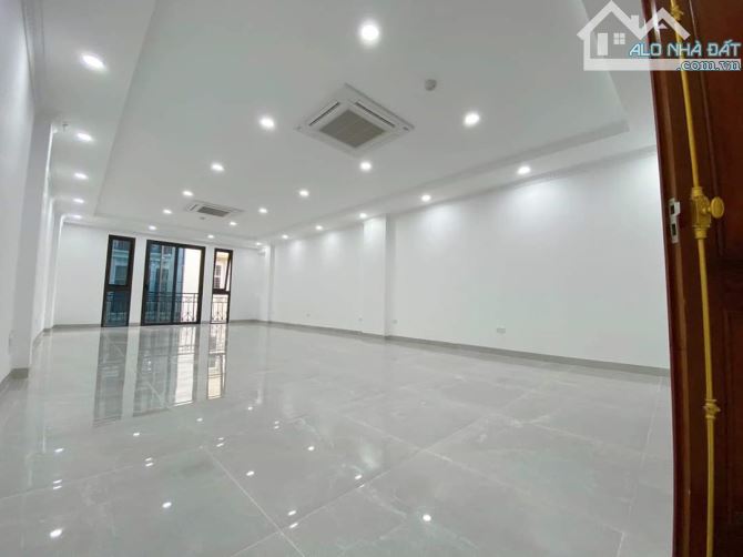 34 tỷ có nhà mặt phố Nguyễn Khang 75m2 8T MT6m vỉa hè 3 làn ôtô chạy. phù hợp với ở và kin - 5