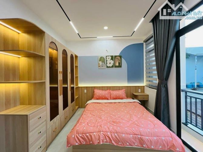 Ra nhanh căn nhà đang cho thuê 52m2 ngay Lê Văn Khương, Q12. Giá: 2.1 Tỷ. SHR, hẻm ô tô - 6