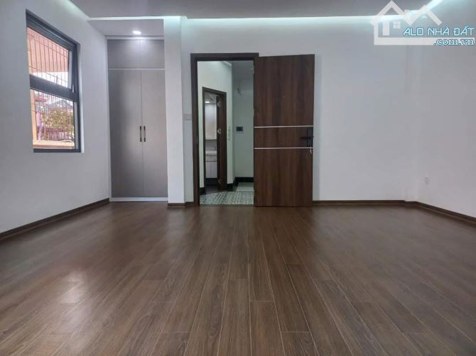 Bán gấp nhà 80m2 x 5T phố Phùng Chí Kiên, khu phân lô. Giá chào 19 tỷ - 6