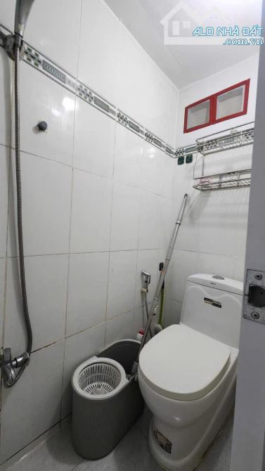 Nhà mới đẹp, 3x10m 1 lầu 2pn 1wc - Chỉ 10.5tr - 7