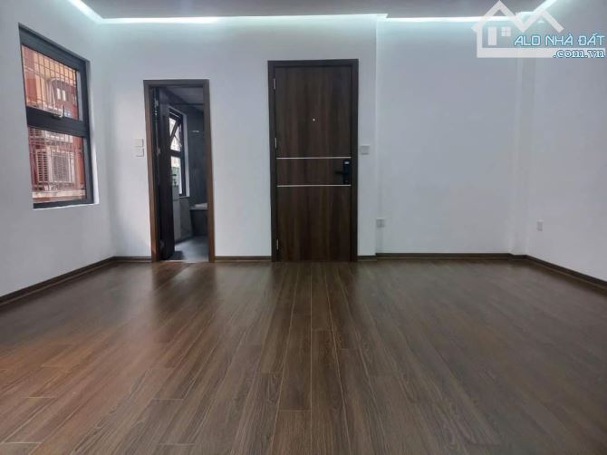 Bán gấp nhà 80m2 x 5T phố Phùng Chí Kiên, khu phân lô. Giá chào 19 tỷ - 7