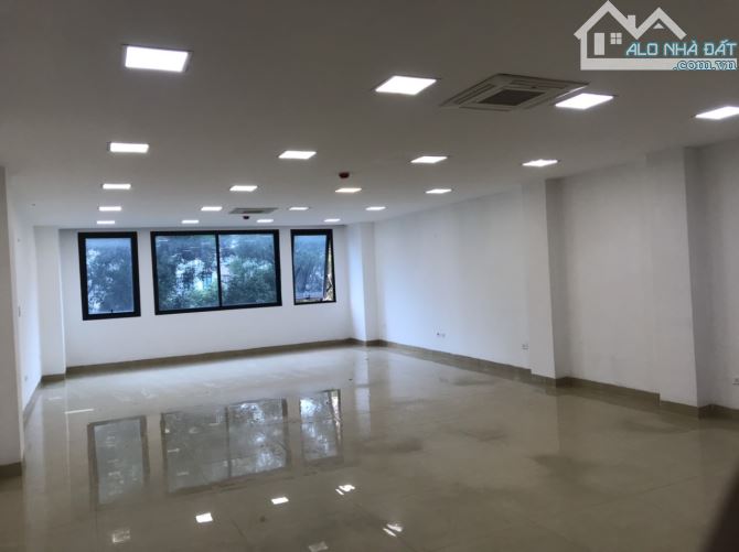 Cho thuê tòa VP mặt phố Nguyễn Quốc Trị. 110m2, xây 7 tầng, có hầm. Thang máy. Full