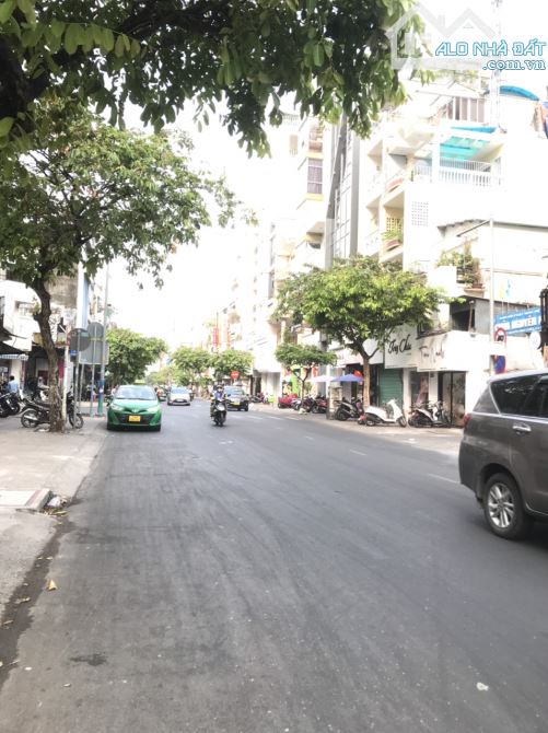 Hot hạ giá 2 tỷ còn 28.5 tỷ TL MT Nguyễn Đình Chiểu Q.3 DT 70m2 ngang 4.7 3 lầu